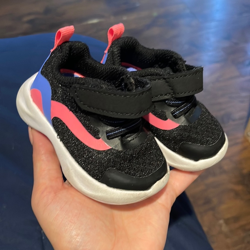 Black Tennis Shoes